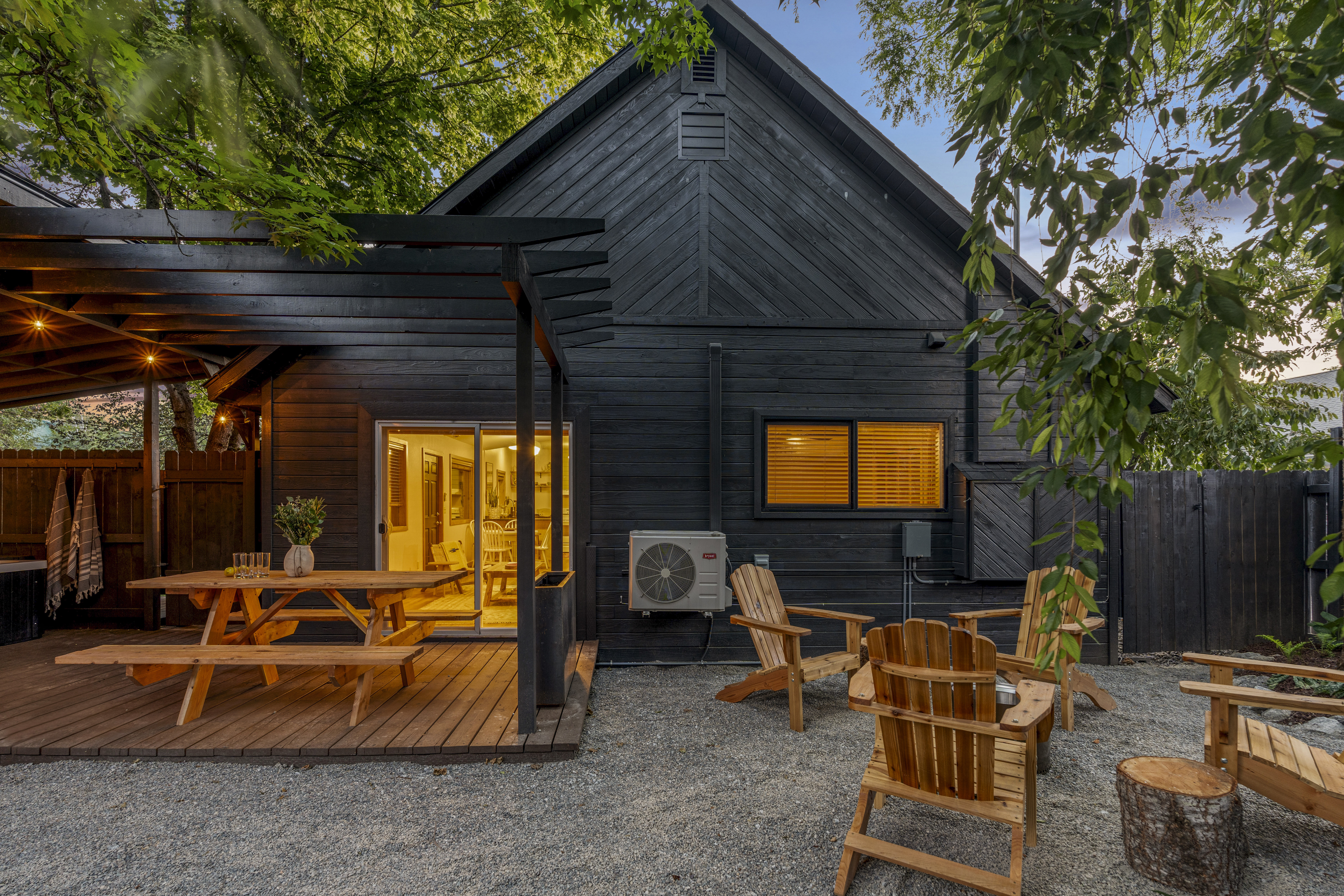 Backyard Deck & Outdoor Seating